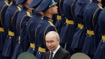 Франция и Италия выступили против полного запрета въезда в ЕС для российских комбатантов / Коллаж EuroNews