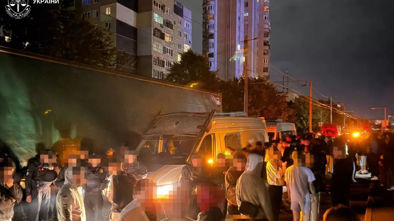 Масова сутичка цивільних із військовими та поліцією у Львові / Фото: Офіс генпрокурора