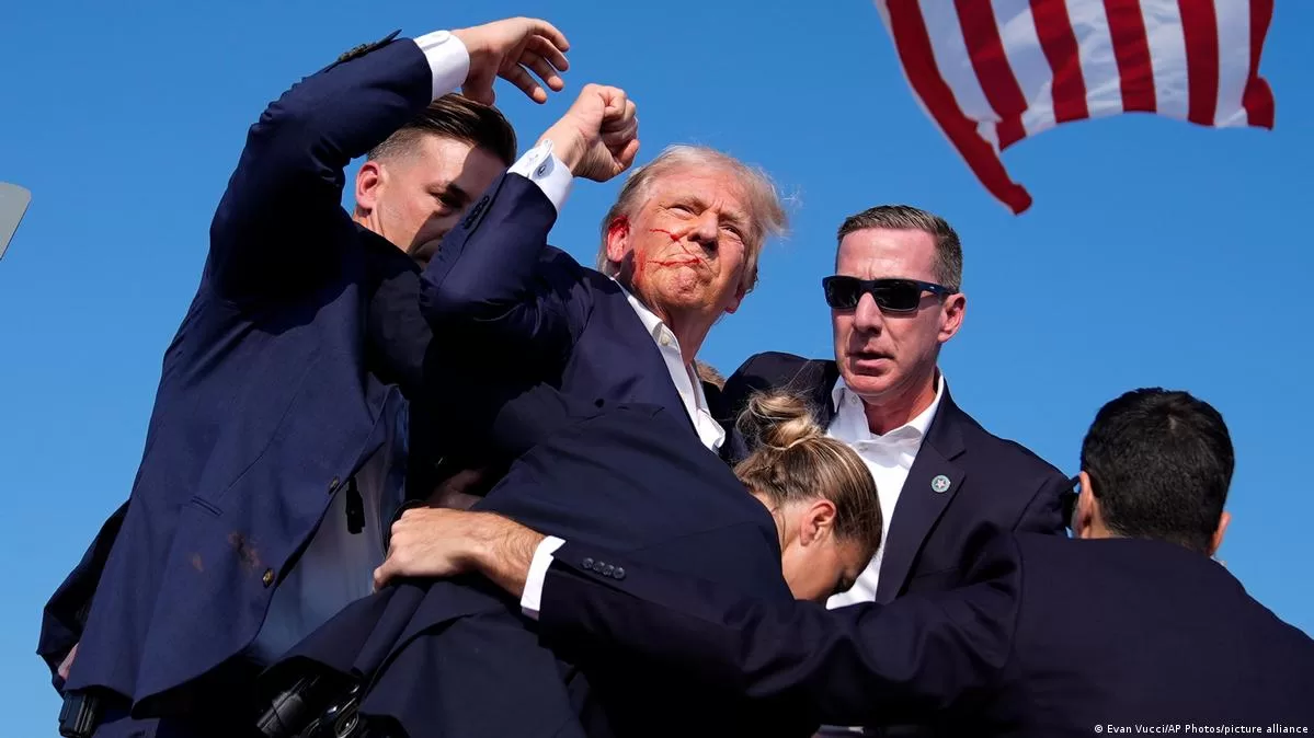 Замах на Дональда Трампа 13 липня 2024 року в Батлері (Пенсильванія) / Фото: Evan Vucci/AP Photos/picture alliance