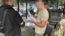 Оголошення підозри військовому у справі побиттів у 425-му окремому штурмовому полку "Скеля" / Фото: ДБР