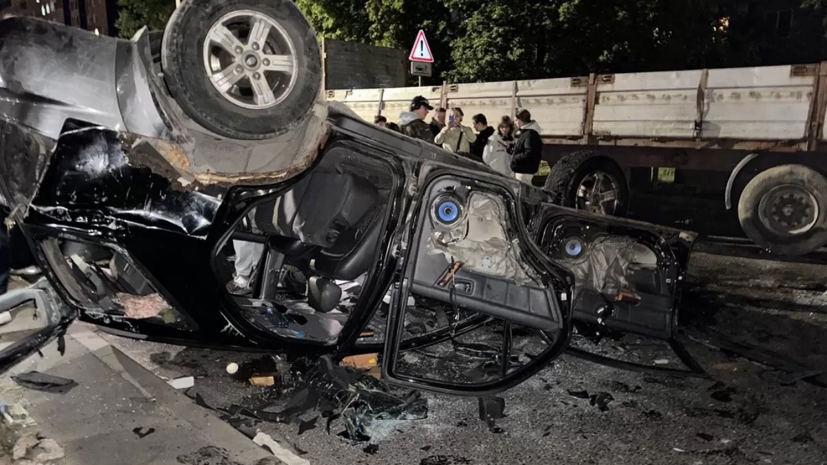 Поврежденный служебный автомобиль после инцидента на Сихове во Львове / Фото: Суспільне Львів