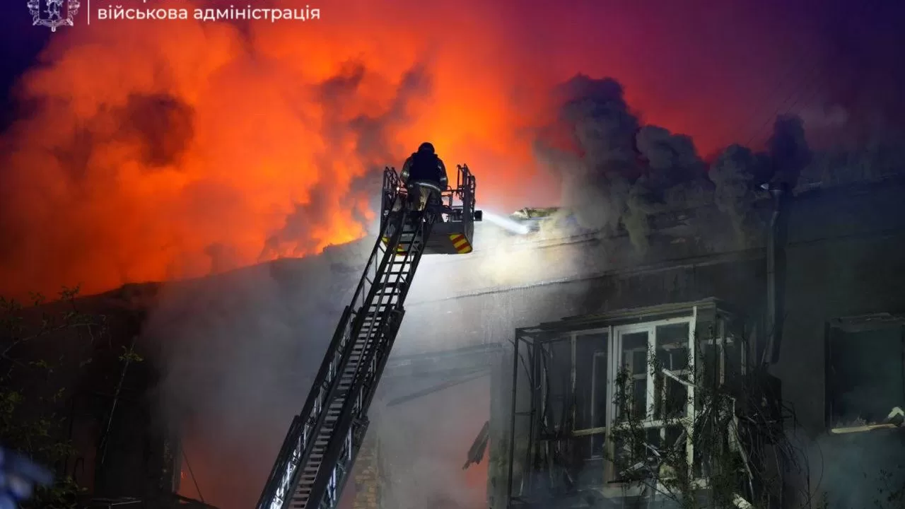 Firefighting after the Russian attack on Zaporizhzhia on July 13 / Photo: Zaporizhzhia Regional Military Administration
