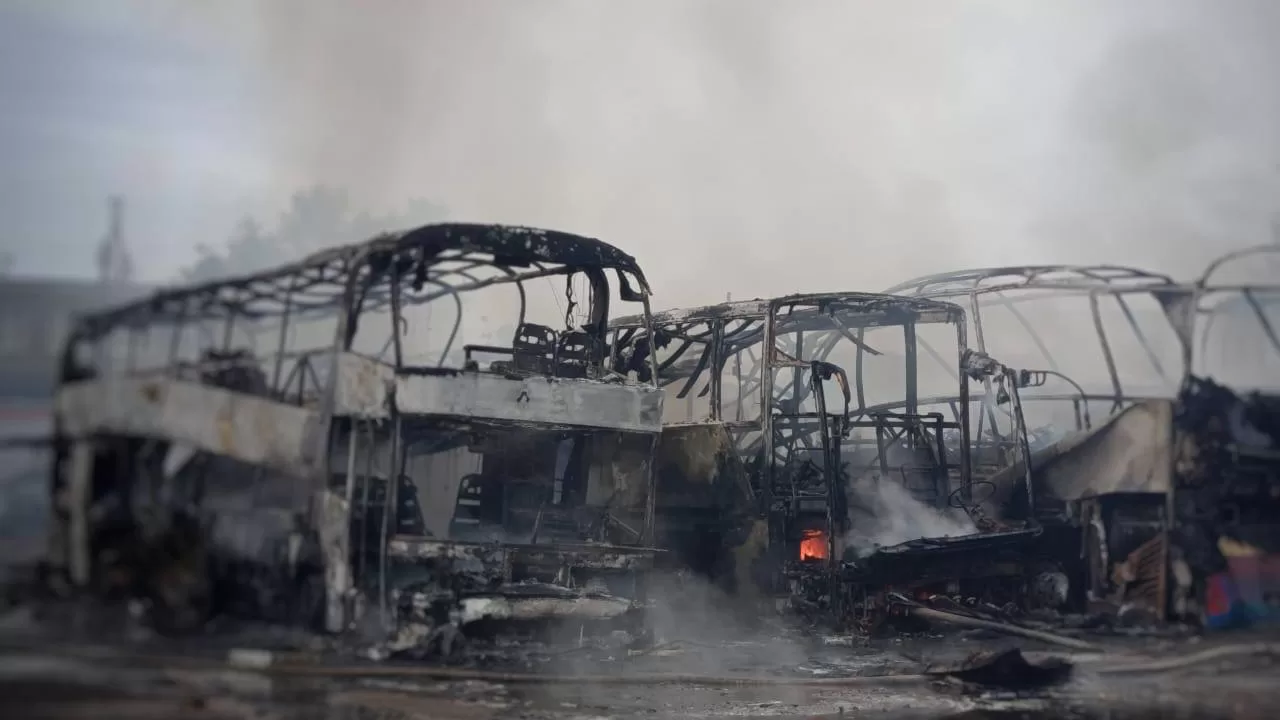 В Одесі внаслідок атаки 13 липня спалахнула пожежа на території автопідприємства / Фото: Одеська МВА