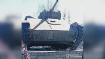 Макет танка на меморіалі на Харківщині / Фото: ГУНП в Харківській області