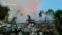 Рятувальники Чернігівщини на місці удару РФ 14 липня / Фото: ДСНС