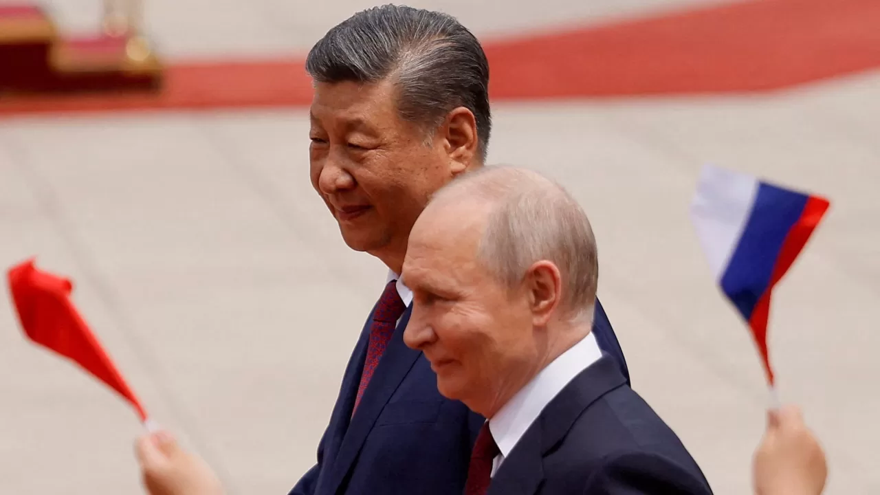 Президент Росії Володимир Путін і президент Китаю Сі Цзіньпін беруть участь у церемонії зустрічі у Великій залі народних зібрань у Пекині / Фото: kremlin.ru