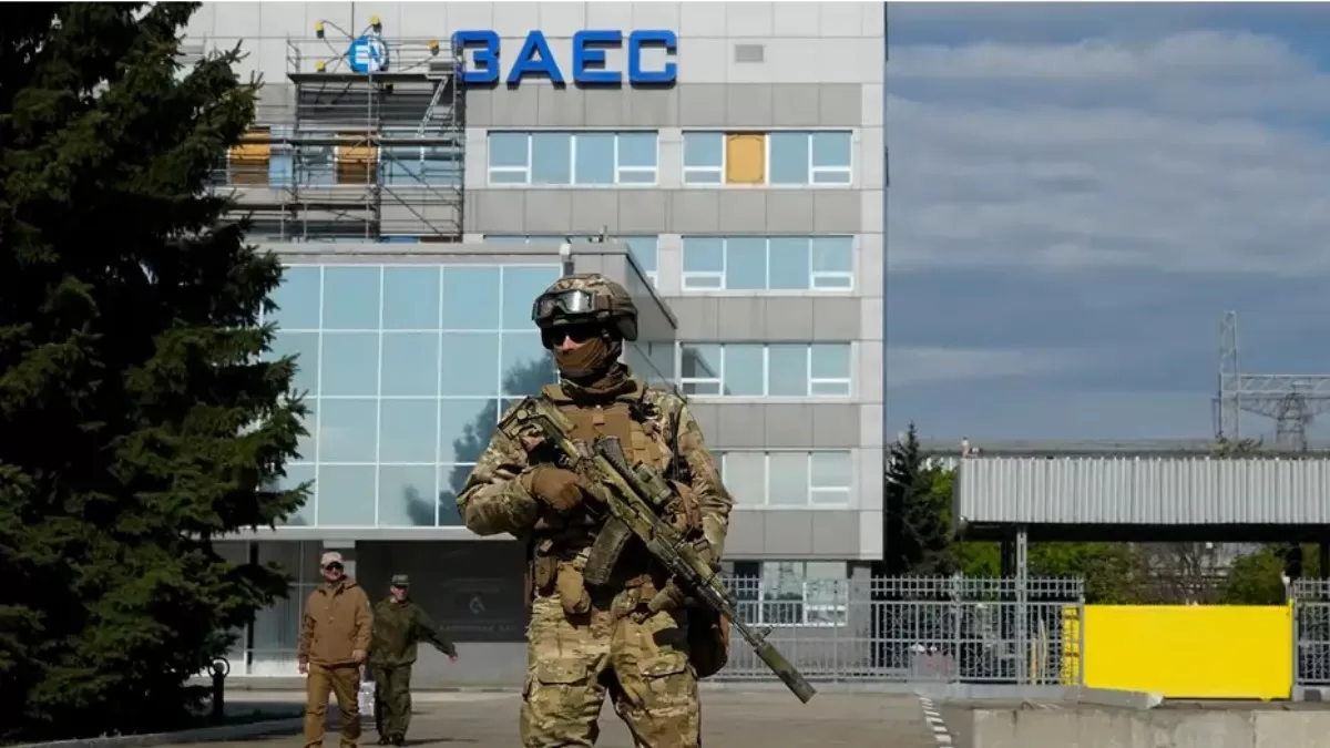 Российский солдат возле Запорожской АЭС / Фото: AP