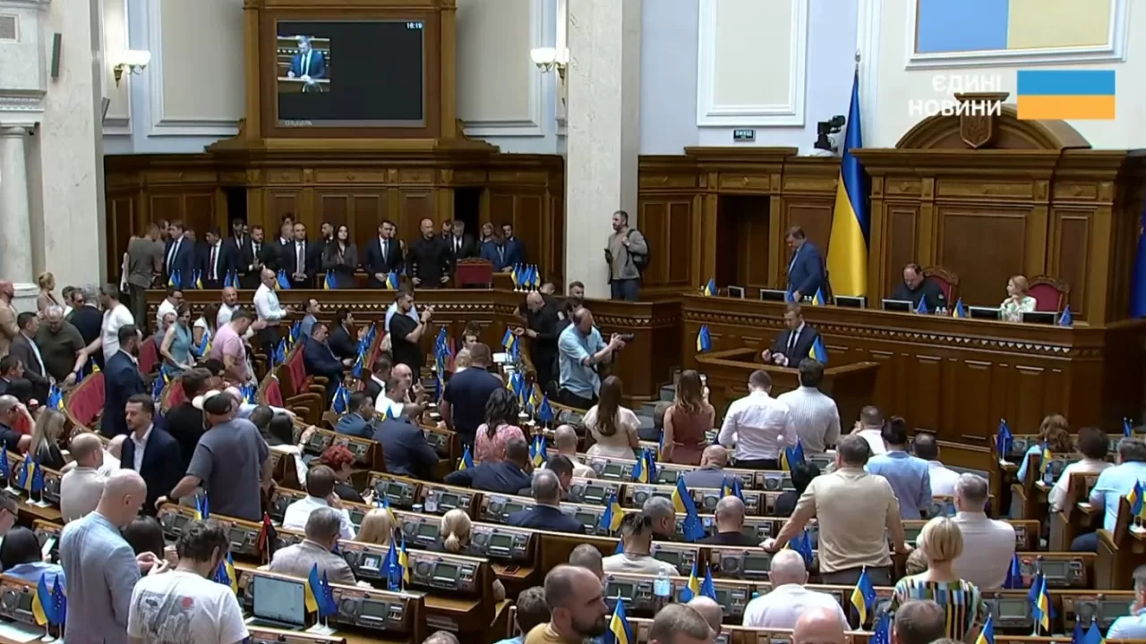 Верховная Рада утвердила новый состав правительства без министров обороны и иностранных дел / Скриншот