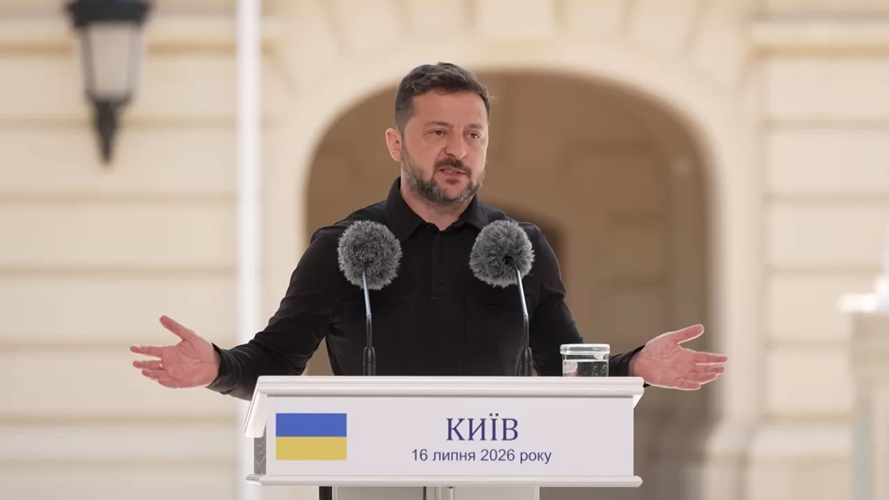 Президент Володимир Зеленський під час спільного з прем’єр-міністром Великої Британії Кіром Стармером спілкування з представниками медіа, 16 липня 2026 року / Скриншот