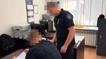 Оголошення підозри поліцейському / Фото: ДБР