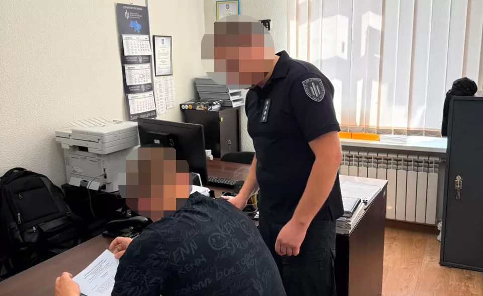 Объявление подозрения полицейскому / Фото: ГБР