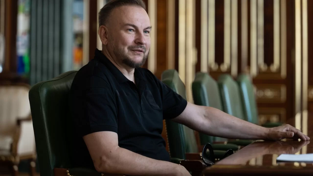 Зеленський зустрівся з Флешем і одразу підписав указ про призначення / Фото: ОПУ