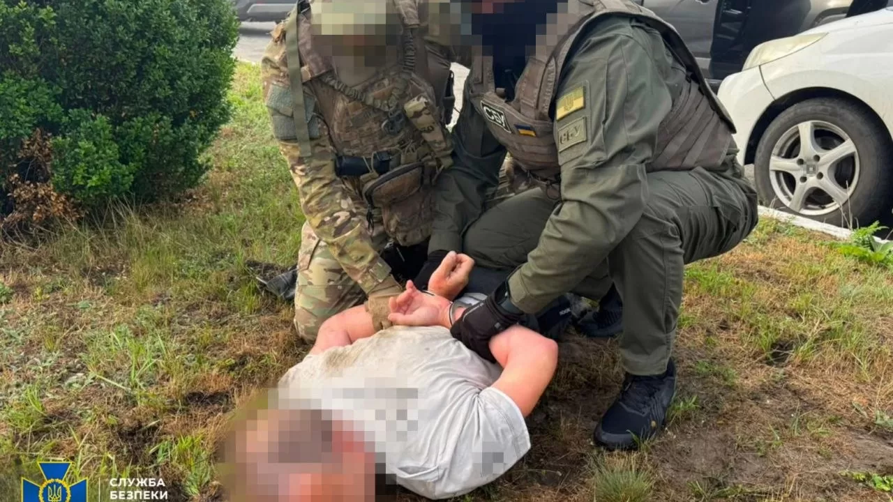 В Харьковской области задержали агента ФСБ, устанавливавшего «видеоловушки» возле позиций ВСУ / Фото: СБУ
