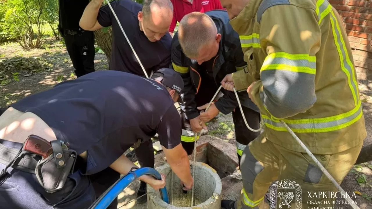 В Харьковской области ребенок упал во дворной колодец: мальчика госпитализировали / Фото: Харьковская ОВА