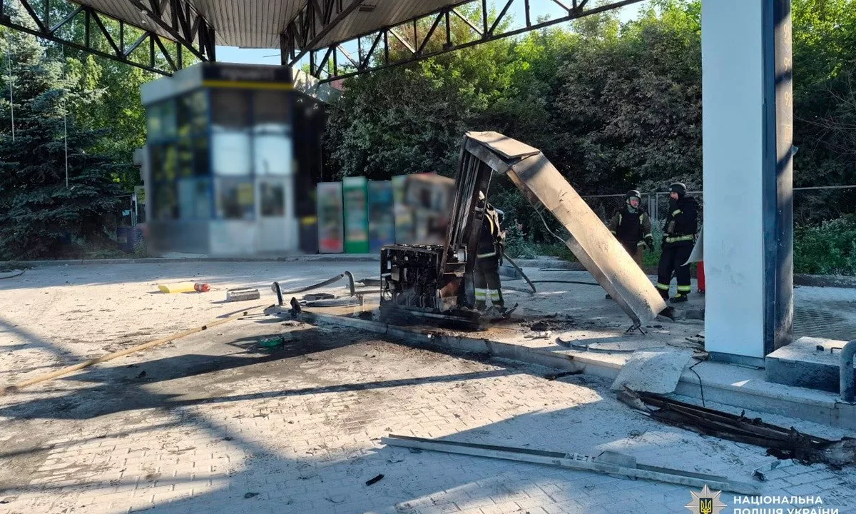 Уничтоженная обстрелом АЗС в Харьковской области / Фото: Нацполиция