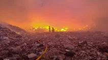 Рятувальники на місці пожежі на сміттєзвалищі на Закарпатті / Фото: ДСНС