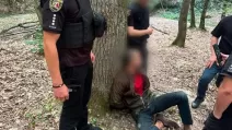 У затриманого в Ужгороді стрільця вилучили бойовий пістолет / Фото: Нацполіція