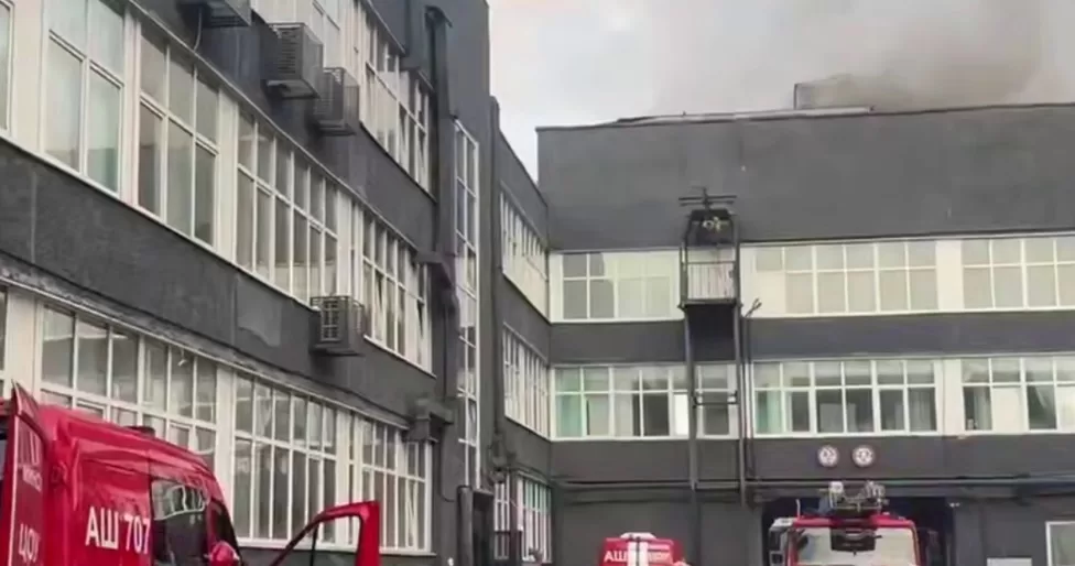 Пожар на оборонном заводе в Минске / Скриншот