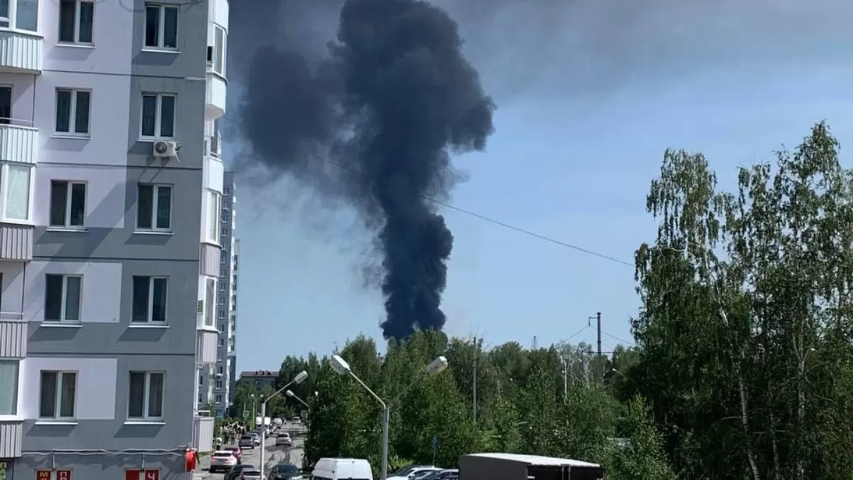 В Тюмени после атаки БПЛА загорелся нефтеперерабатывающий завод / Фото: соцсети