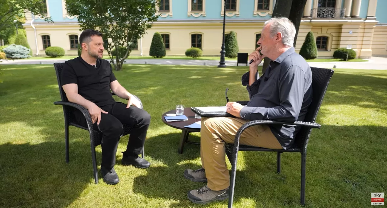 Volodymyr Zelenskyy and Sky News correspondent Stuart Ramsay / Screenshot