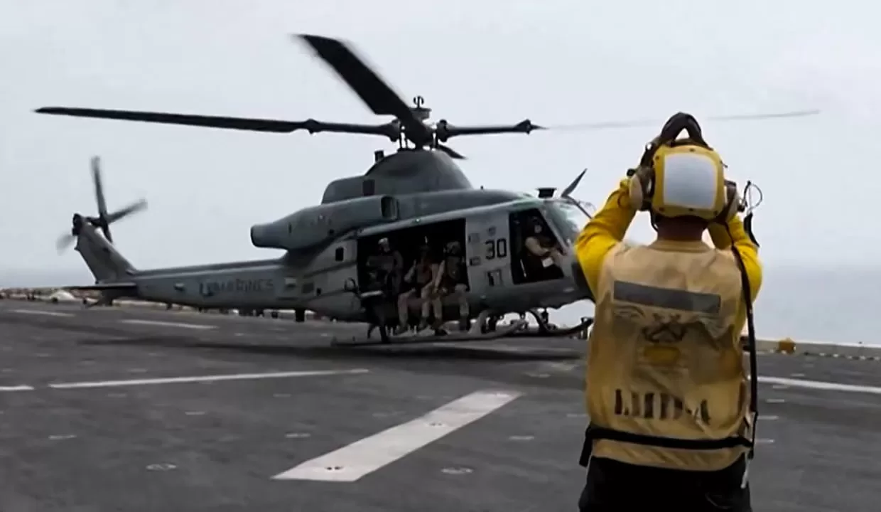 Вертоліт Корпусу морської піхоти США на палубі військового корабля / Фото: Центральне командування Збройних сил США (CENTCOM)/AFP
