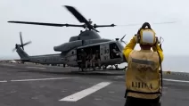 Вертоліт Корпусу морської піхоти США на палубі військового корабля / Фото: Центральне командування Збройних сил США (CENTCOM)/AFP
