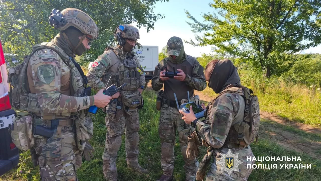 Двоє правоохоронців поранені під час слідчих дій у Чернівецькій області / Фото: Нацполіція