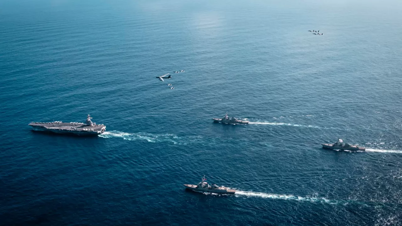 Авіаносна ударна група ВМС США під час маневрів у морі / Фото: ВМС США