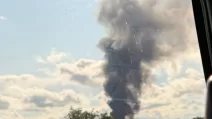 У Новобаварському районі Харкова після удару БпЛА загорівся дах будинку / Фото: соцмережі