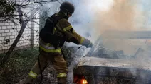 Ліквідація пожежі після атаки РФ / Фото архівне: ДСНС