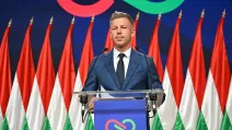 Петер Мадяр, лидер проевропейской консервативной партии TISZA, проводит пресс-конференцию в конгрессно-выставочном центре HUNGEXPO в Будапеште, 13 апреля 2026 года / Фото: AFP