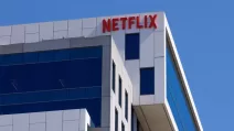 Логотип Netflix на одном из зданий компании в Голливуде / Фото: Reuters