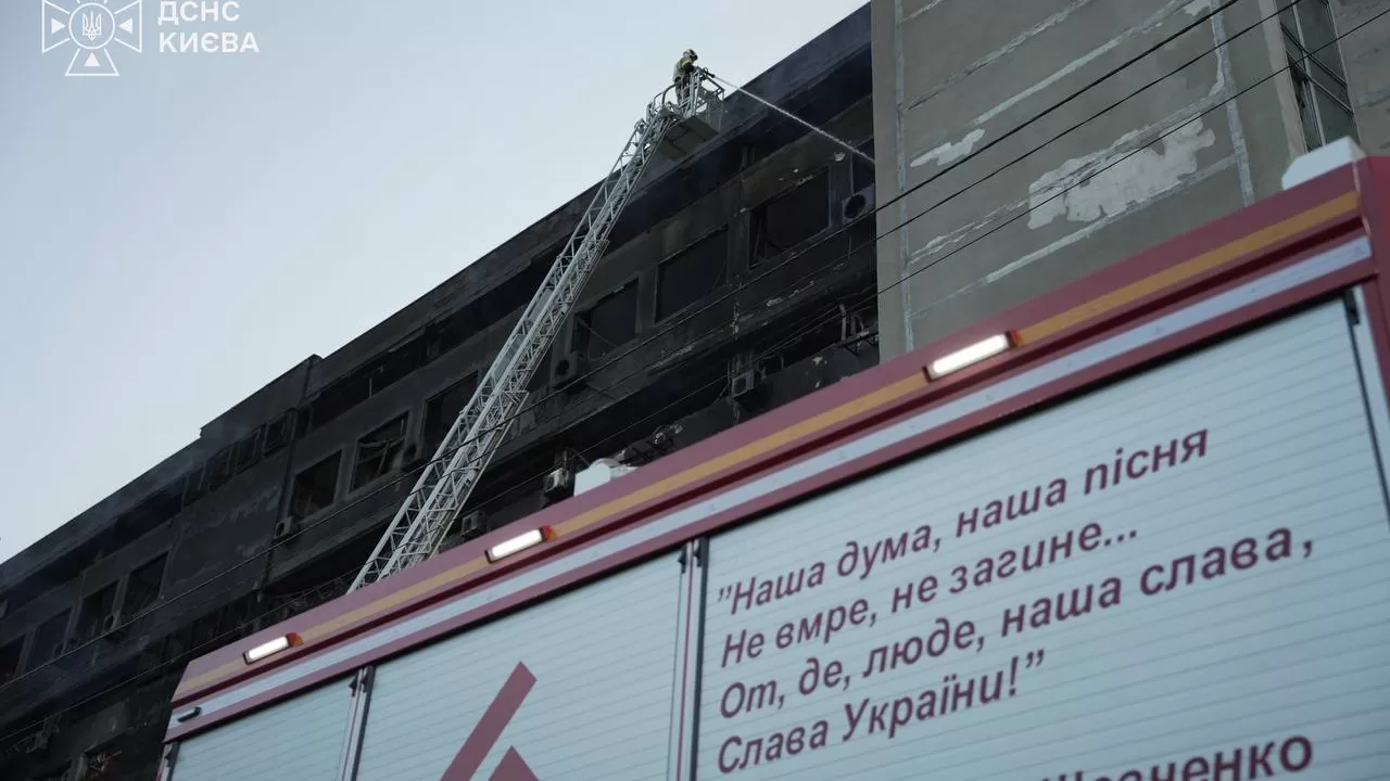 Рятувальники Києва після атаки РФ 30 липня / Фото: ДСНС