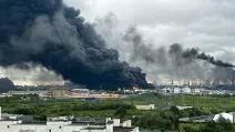Пожар на Московском НПЗ в Капотне, 18 июня 2026 года / Фото: Exilenova+