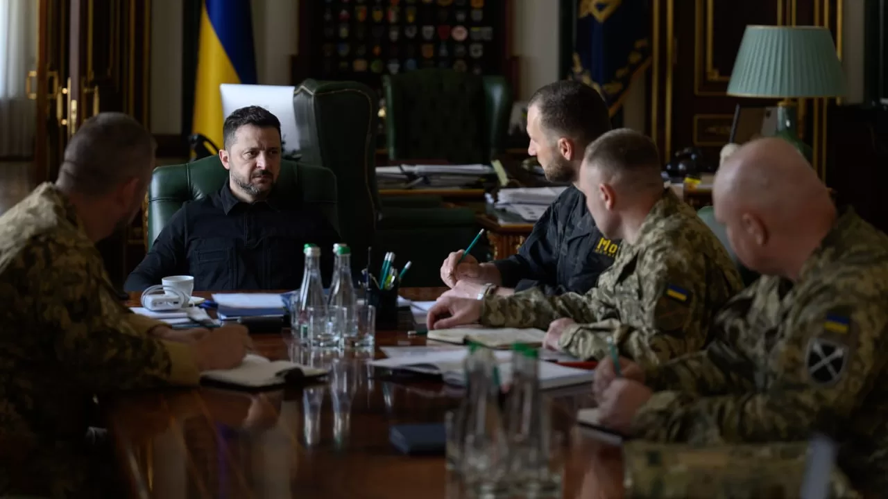 ПВО, фронт и дальнобойные удары: Зеленский провел совещание с военным руководством / Фото: ОПУ