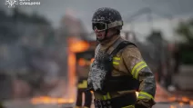 Спасатель Сумской области на месте пожара / Фото архивное: ГСЧС