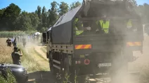 Польские военные на месте падения ракеты вблизи села Тарнава-Колония в Люблинском воеводстве / Фото: PAP
