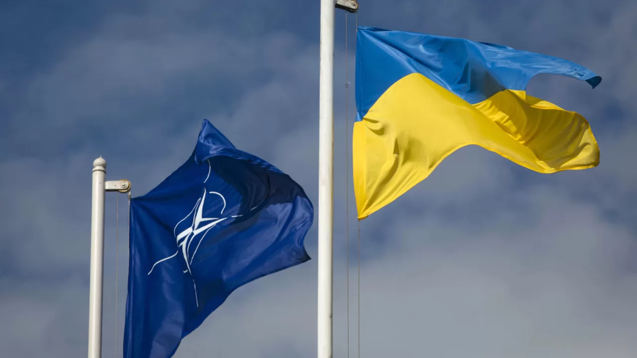 Прапори України і НАТО / Фото: DepositPhotos