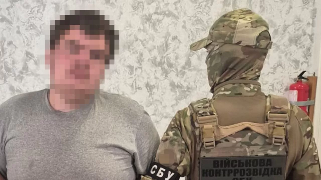 СБУ задержала военнослужащего, который корректировал удары РФ по АЗС в Полтавской области / Фото: СБУ