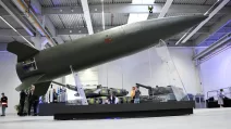 Тактична ракетна система (ATACMS) представлена під час відкриття нового артилерійського заводу виробника боєприпасів Rheinmetall у місті Унтерлюсс, Німеччина, 27 серпня 2025 року / Фото: Reuters