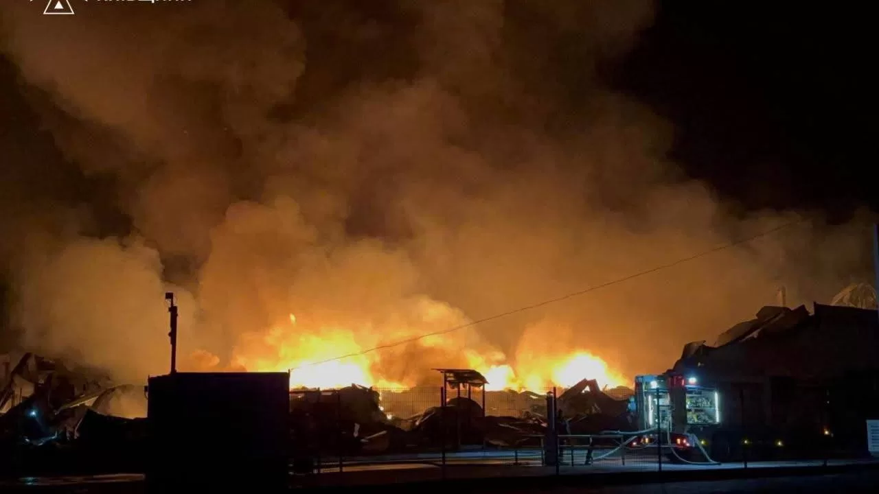 Fires at the site of the Russian attack on August 5 / Photo: State Emergency Service