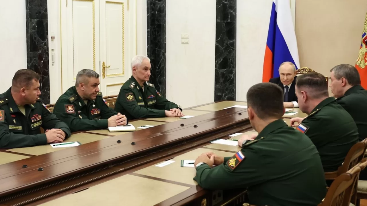 Путин и его генералы / Фото: ТАСС