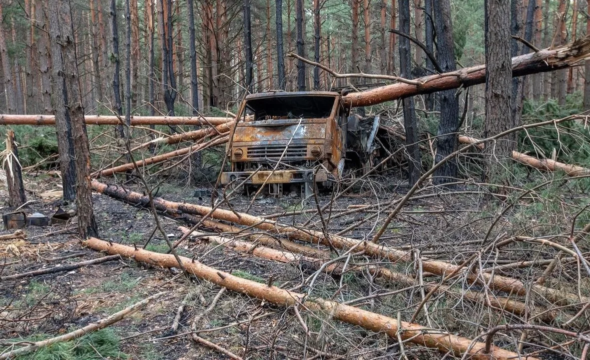 Знищена російська вантажівка / Фото: НВ