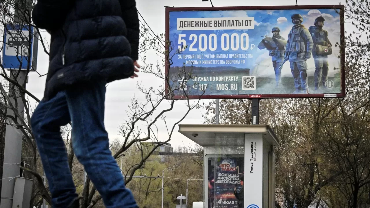 Російські компанії програють армії боротьбу за працівників / Фото: AFP