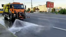 Охолодження дорожнього покриття / Фото: КК "Київавтодор"