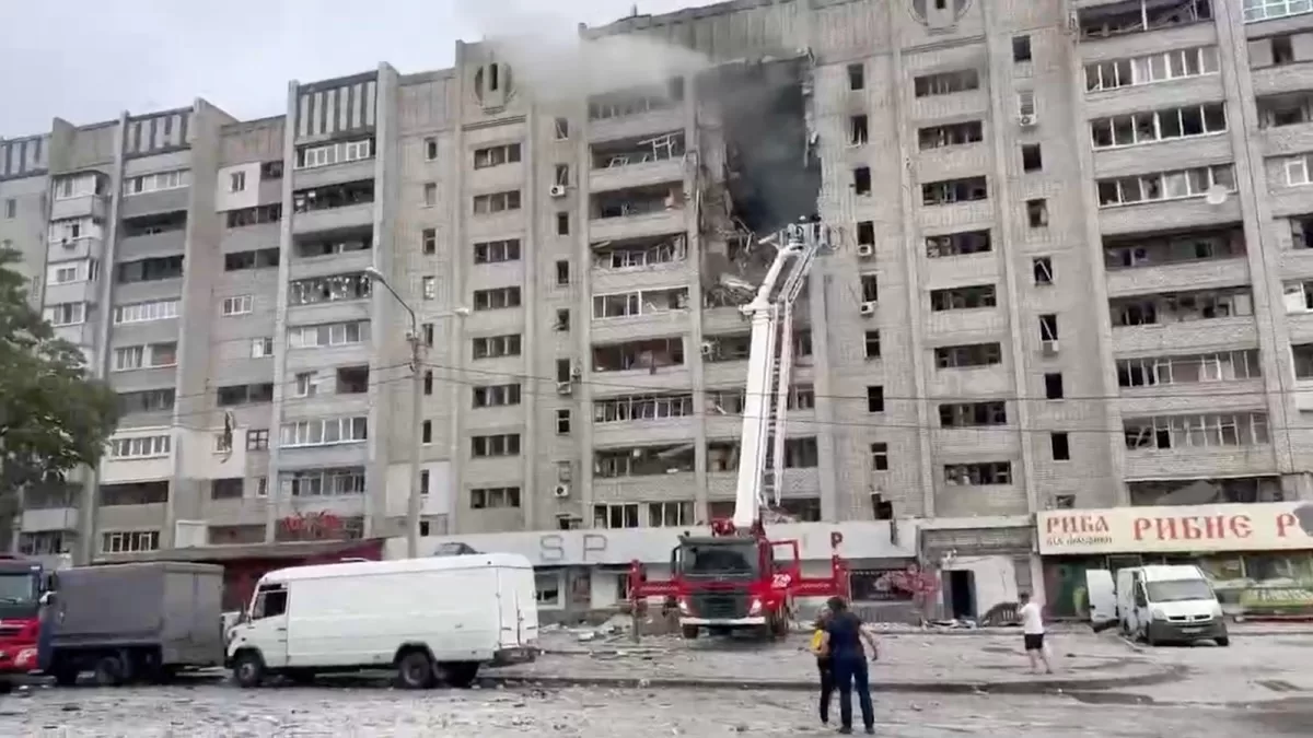 Три удара по Салтовскому району Харькова: один из них пришелся по жилому дому / Фото: скриншот
