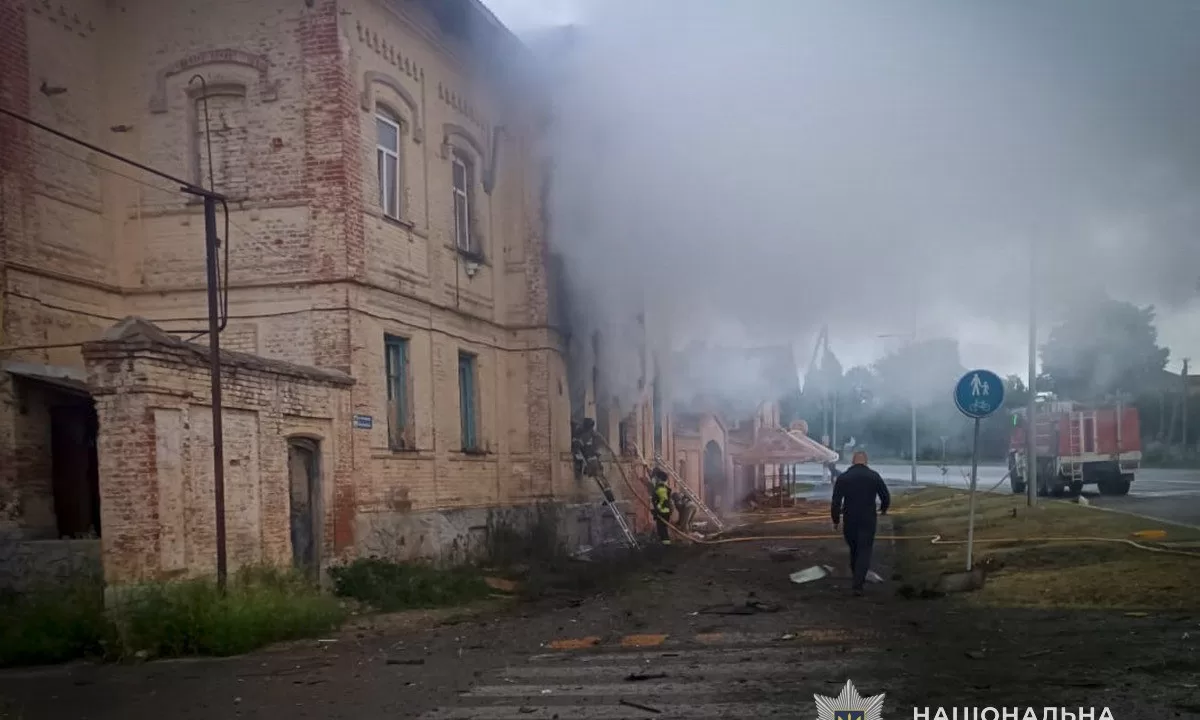 Місце удару РФ по Сумщині / Фото: Нацполіція