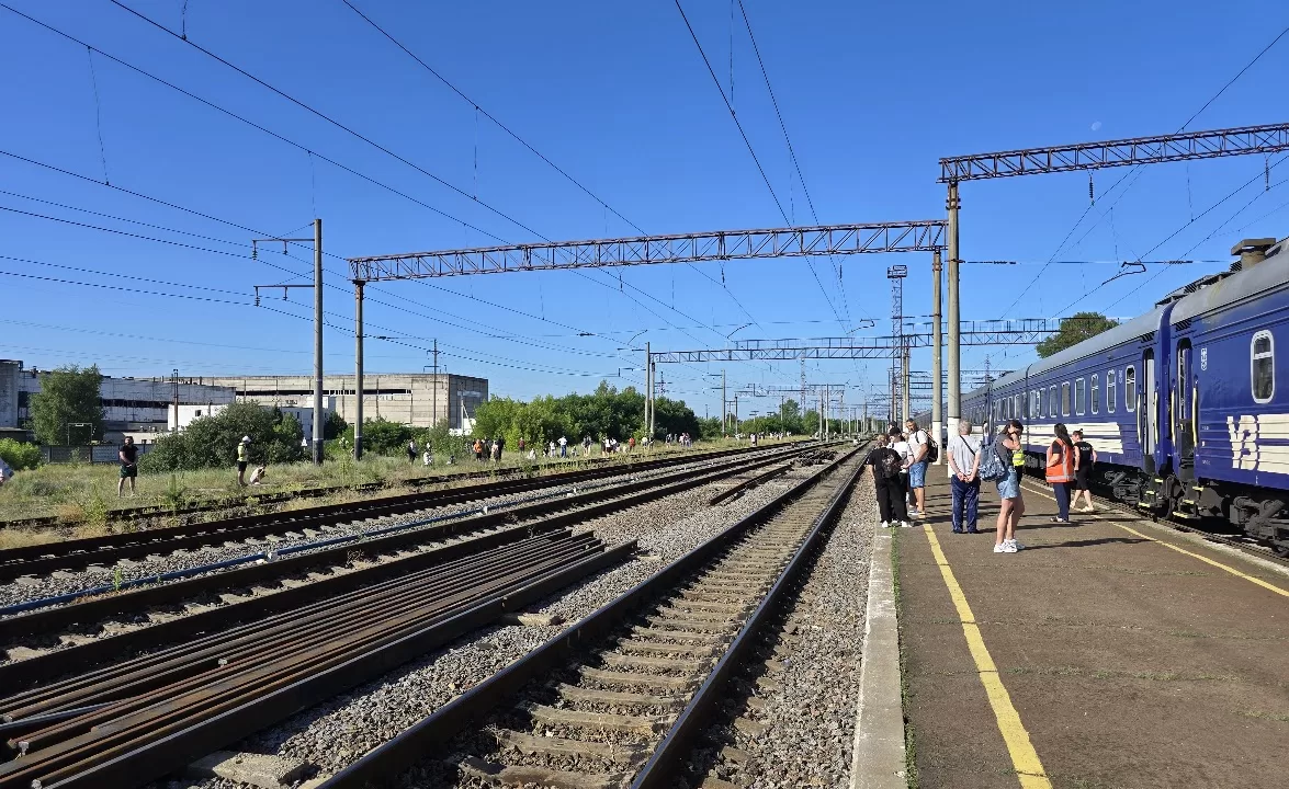 Эвакуация пассажиров поезда / Фото: Головне в Україні