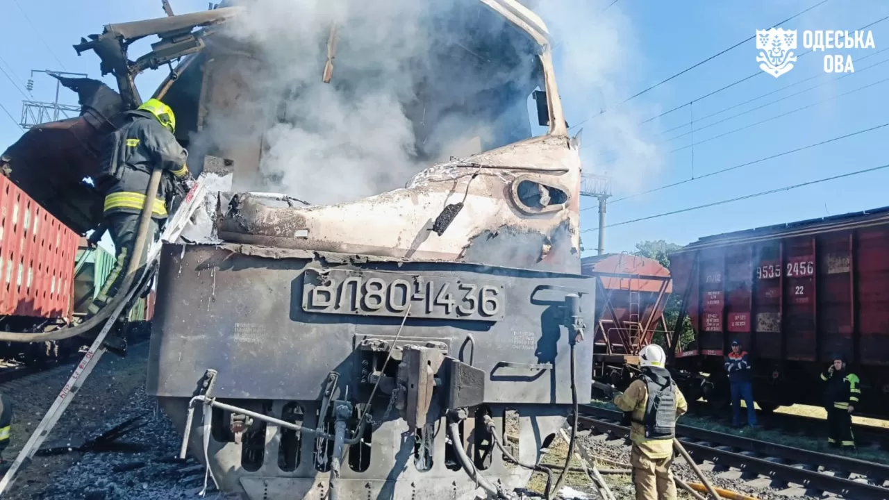 Двоє людей загинули внаслідок удару по пасажирському поїзду / Фото: Одеська ОВА