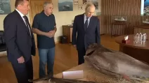 Путин впервые прибыл на спорный остров Эторофу / Скриншот